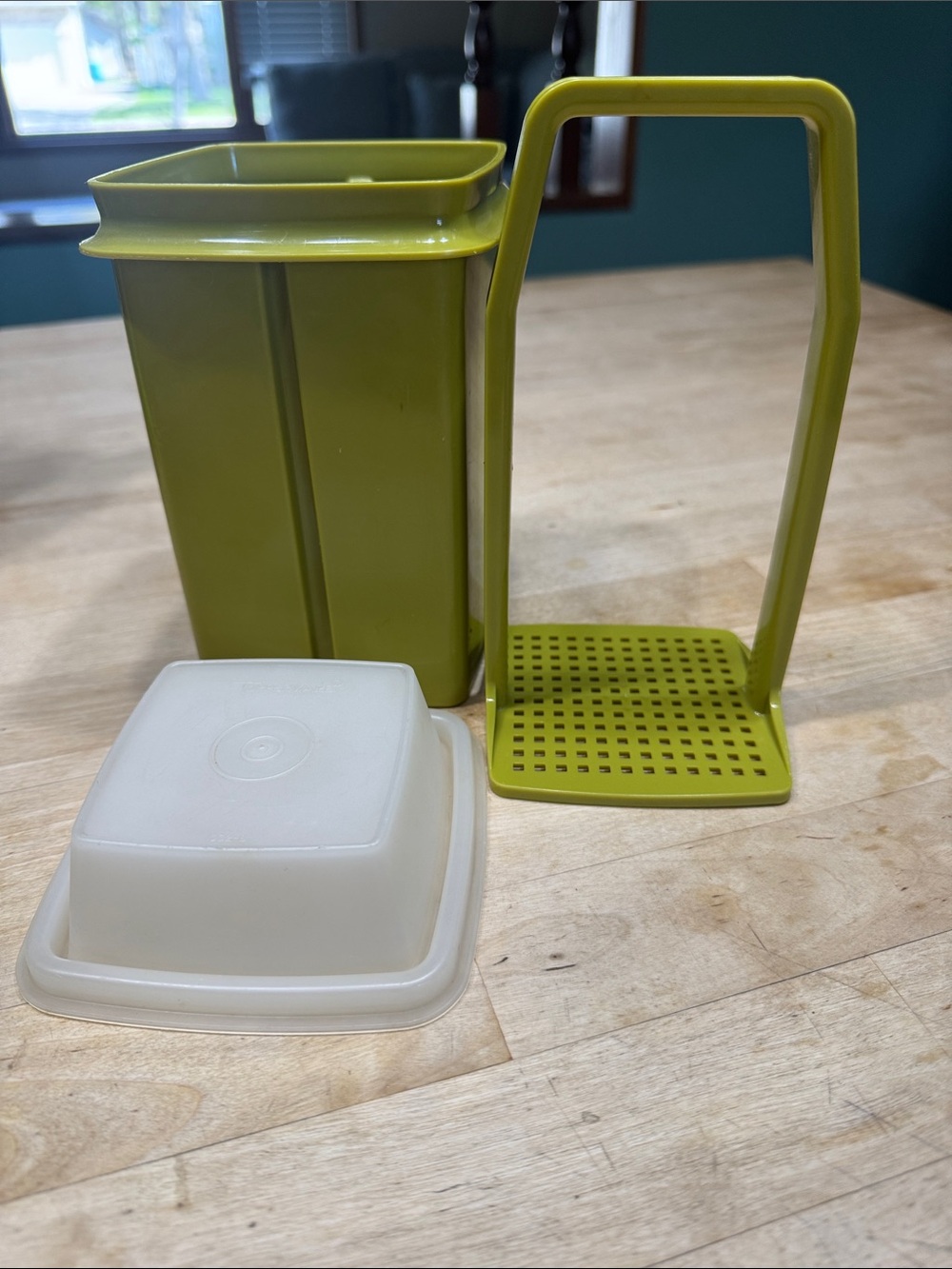 Tupperware vintage ‘pick-a-deli’ container